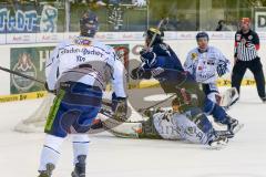 DEL - Eishockey - ERC Ingolstadt - Straubing Tigers - Saison 2015/2016 - Climie Matthew (#33 Straubing) - Brian Lebler (#7 ERC Ingolstadt) - Foto: Jürgen Meyer