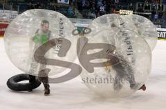 DEL - Eishockey - ERC Ingolstadt - Eisbären Berlin - Saison 2015/2016 - Loopyball in der Drittelpause - Foto: Meyer Jürgen