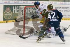 DEL - Eishockey - ERC Ingolstadt - Eisbären Berlin - Saison 2015/2016 - Jared Ross (#42 ERC Ingolstadt) - Vehanen Petri Torwart (#31 Berlin) - Dupont Michael (#25 Berlin) - Foto: Meyer Jürgen