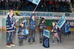 DEL - Eishockey - ERC Ingolstadt - Hamburg Freezers - Saison 2015/2016 - Kids stehen Spalier beim Einlaufen - Fan - Foto: Meyer Jürgen