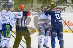 DEL - Eishockey - ERC Ingolstadt - Straubing Tigers - Saison 2015/2016 - Tomas Kubalik (#81 ERC Ingolstadt) - Yeo Dylan (#5 Straubing) -Urban Denny (#44 Straubing) - Foto: Jürgen Meyer