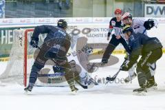 DEL - Eishockey - ERC Ingolstadt - Schwenninger Wild Wings - Saison 2015/2016 - Danny Irmen (#19 ERC Ingolstadt) - Dimitri Pätzold Torwart (#32 Schwenningen) - Martin Davidek (#12 ERC Ingolstadt) -  Foto: Meyer Jürgen