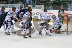 DEL - Eishockey - ERC Ingolstadt - Iserlohn Roosters - Saison 2015/2016 - Petr Taticek (#17 ERC Ingolstadt) mit dem 2:0 Führungstreffer - John Laliberte (#15 ERC Ingolstadt) - Pickard Chet Torwart (#34 Iserlohn) - Lavalleé Kevin (#20 Iserlohn) - Jubel - F