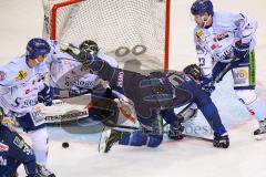 DEL - Eishockey - ERC Ingolstadt - Straubing Tigers - Saison 2015/2016 - John Laliberte (#15 ERC Ingolstadt) - Climie Matthew (#33 Straubing) - Foto: Jürgen Meyer