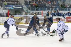 DEL - Eishockey - ERC Ingolstadt - Iserlohn Roosters - mitte Petr Taticek (ERC 17) und Thomas Greilinger (ERC 39) im Angriff, links Periard Michel (#6 Iserlohn)