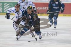 DEL - Eishockey - ERC Ingolstadt - Iserlohn Roosters - Saison 2015/2016 - Björn Barta (#33 ERC Ingolstadt) - Lavalleé Kevin (#20 Iserlohn) - Foto: Jürgen Meyer