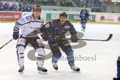 DEL - Eishockey - ERC Ingolstadt - Iserlohn Roosters - Raymond Robert (#23 Iserlohn) und Brandon McMillan (ERC 88)