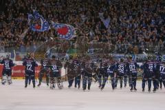 DEL - Eishockey - ERC Ingolstadt - Hamburg Freezers - Saison 2015/2016 - Die Mannschaft bedankt sich bei den Fans - Jubel - Foto: Meyer Jürgen