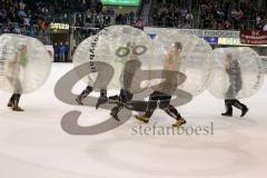 DEL - Eishockey - ERC Ingolstadt - Eisbären Berlin - Saison 2015/2016 - Loopyball in der Drittelpause - Foto: Meyer Jürgen