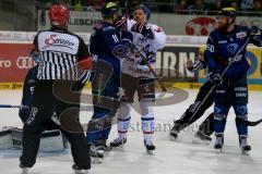 DEL - Eishockey - ERC Ingolstadt - Adler Mannheim - Saison 2015/2016 - Benedikt Schopper (#11 ERC Ingolstadt) - Schlägerei - Foto: Jürgen Meyer