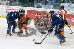 DEL - Eishockey - ERC Ingolstadt - Grizzlys Wolfsburg - Saison 2015/2016 - Petr Taticek (#17 ERC Ingolstadt) - Brückmann Felix (#90 Wolfsburg) Torwart Wolfsburg - John Laliberte (#15 ERC Ingolstadt) - Hambly Timothy (#41 Wolfsburg) - Foto: Jürgen Meyer
