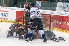 DEL - Eishockey - ERC Ingolstadt -Hamburg Freezers - Saison 2015/2016 - Jared Ross (#42 ERC Ingolstadt) - Tomas Kubalik (#81 ERC Ingolstadt) - Henne-Marc-Marcel Torwart (#35 ERC Ingolstadt) - Brett Festerling (#2 Hamburg)  - Foto: Meyer Jürgen