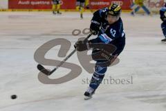 DEL - Eishockey - ERC Ingolstadt - Krefeld Pinguine - Saison 2015/2016 - Jared Ross (#42 ERC Ingolstadt) beim warm machen - Foto: Jürgen Meyer