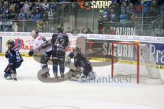 DEL - Eishockey - ERC Ingolstadt - EHC Red Bull München - Saison 2015/2016 - Söderholm Toni (#26 München) schiesst den 0:1 Führungstreffer - Timo Pielmeier Torwart (#51 ERC Ingolstadt) - Jared Ross (#42 ERC Ingolstadt) - Kastner Maximilian (#93 München) -