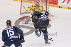 DEL - Eishockey - ERC Ingolstadt - Krefeld Pinguine - Saison 2015/2016 - Patrick Galbraith Torwart (#31 Krefeld)  - Thomas Greilinger (#39 ERC Ingolstadt) - Foto: Meyer Jürgen