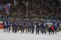 DEL - Eishockey - ERC Ingolstadt - Hamburg Freezers - Saison 2015/2016 - Die Mannschaft bedankt sich bei den Fans - Jubel - Foto: Meyer Jürgen