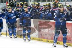 DEL - Eishockey - ERC Ingolstadt - Kölner Haie - Saison 2015/2016 - Abklatschen an der Bande nach dem 3:2 Führungstreffer von Tomas Kubalik (#81 ERC Ingolstadt) - Foto: Meyer Jürgen