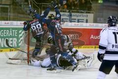 DEL - Eishockey - ERC Ingolstadt - Thomas Sabo Ice Tigers - Saison 2015/2016 - Brandon McMillan (ERC Ingolstadt) mit dem 2:0 Führungstreffer - Danny Irmen (#19 ERC Ingolstadt) - Jubel -  Tyler Beskorowany Torwart (#34 Ice Tigers) - Foto: Meyer Jürgen