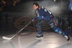 DEL - Eishockey - ERC Ingolstadt - Hamburg Freezers - Saison 2015/2016 - Salcido Brian (#22 ERC Ingolstadt) beim Einlaufen -  Foto: Meyer Jürgen