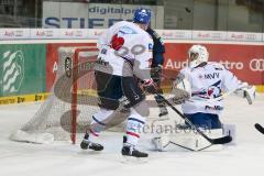 DEL - Eishockey - ERC Ingolstadt - Adler Mannheim - Saison 2015/2016 - Brandon McMillan (ERC Ingolstadt) mit einer Torchance - Emery Raymond Torwart(#30 Mannheim) - Reul Denis (#29 Mannheim) - Foto: Meyer Jürgen