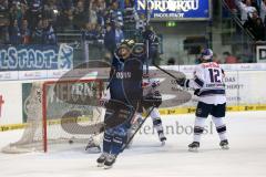 DEL - Eishockey - ERC Ingolstadt - EHC München Red Bull - Petr Taticek (ERC 17) trifft zum Ausgleich 1:1 Tor Jubel, Torwart Danny aus den Birken (EHC) ohne Chance (EHC)