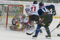 DEL - Eishockey - ERC Ingolstadt - Kölner Haie - Saison 2015/2016 - Gustaf Wesslau Torwart (#29 Köln) - Andreas Falk (#71 Köln) - Petr Taticek (#17 ERC Ingolstadt) - Foto: Meyer Jürgen