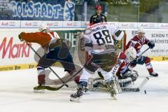 DEL - Eishockey - ERC Ingolstadt -Hamburg Freezers - Saison 2015/2016 - Brandon McMillan (ERC Ingolstadt) - Cal Heeter Torwart(#34 Hamburg) - Foto: Meyer Jürgen