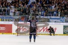 DEL - Eishockey - ERC Ingolstadt - Krefeld Pinguine - Saison 2015/2016 - David Elsner (#61 ERC Ingolstadt) bedankt sich bei den Fans - Foto: Jürgen Meyer