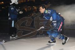 DEL - Eishockey - ERC Ingolstadt - Hamburg Freezers - Saison 2015/2016 - Salcido Brian (#22 ERC Ingolstadt) beim Einlaufen -  Foto: Meyer Jürgen