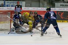 DEL - Eishockey - ERC Ingolstadt - Krefeld Pinguine - Saison 2015/2016 - Timo Pielmeier (#51 ERC Ingolstadt) - Dustin Friesen (#14 ERC Ingolstadt) - Patrick McNeill (#2 ERC Ingolstadt) - Sonnenburg Kyle (#34 Krefeld) - Foto: Jürgen Meyer