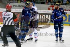 DEL - Eishockey - ERC Ingolstadt - Adler Mannheim - Saison 2015/2016 - Benedikt Schopper (#11 ERC Ingolstadt) - Schlägerei - Foto: Jürgen Meyer