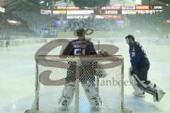 DEL - Eishockey - ERC Ingolstadt - EHC Red Bull München - Choreo - Timo Pielmeier Torwart (#51 ERC Ingolstadt) - Eisenhut Marco (#30 ERC Ingolstadt) - Saison 2015/2016 - Foto: Meyer Jürgen