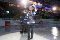 DEL - Eishockey - ERC Ingolstadt - Iserlohn Roosters - Saison 2015/2016 - Hans Fischer bei der Begrüßung der Zuschauer - Foto: Meyer Jürgen