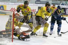 DEL - Eishockey - ERC Ingolstadt - Krefeld Pinguine - Saison 2015/2016 - Alexander Barta (#92 ERC Ingolstadt) - Patrick Galbraith Torwart (#31 Krefeld)  - Kyle Sonnenburg (#34 Krefeld)  - Foto: Meyer Jürgen