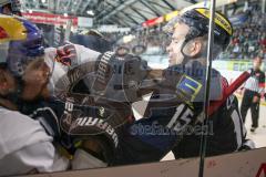 DEL - Eishockey - ERC Ingolstadt - EHC Red Bull München - John Laliberte (#15 ERC Ingolstadt) - Rauferei - Schlägerei - Saison 2015/2016 - Foto: Meyer Jürgen