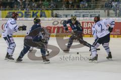 DEL - Eishockey - ERC Ingolstadt - Iserlohn Roosters - Saison 2015/2016 - Petr Taticek (#17 ERC Ingolstadt) - Brandon Buck (#9 ERC Ingolstadt) - Cotè Jean-Philippe (2 Iserlohn) - Foto: Jürgen Meyer