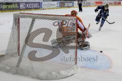 DEL - Eishockey - ERC Ingolstadt - Grizzlys Wolfsburg - Saison 2015/2016 - Brandon Buck (#9 ERC Ingolstadt) vergiebt Penalty - Brückmann Felix (#90 Wolfsburg) Torwart Wolfsburg - Foto: Jürgen Meyer