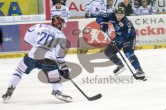 DEL - Eishockey - ERC Ingolstadt - Iserlohn Roosters - Petr Taticek (ERC 17) und links Lavalleé Kevin (#20 Iserlohn)