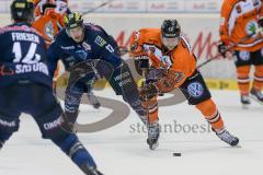 DEL - Eishockey - ERC Ingolstadt - Grizzlys Wolfsburg - Saison 2015/2016 - Petr Taticek (#17 ERC Ingolstadt) - Furchner Sebastian (#17 Wolfsburg) - Foto: Jürgen Meyer