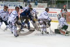 DEL - Eishockey - ERC Ingolstadt - Iserlohn Roosters - Saison 2015/2016 - Petr Taticek (#17 ERC Ingolstadt) mit dem 2:0 Führungstreffer - John Laliberte (#15 ERC Ingolstadt) - Pickard Chet Torwart (#34 Iserlohn) - Lavalleé Kevin (#20 Iserlohn) - Foto: Mey