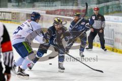 DEL - Eishockey - ERC Ingolstadt - Straubing Tigers - Saison 2015/2016 - Björn Barta (#33 ERC Ingolstadt) - Dotzler Aleksander (#25 Straubing) - Foto: Jürgen Meyer