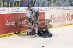 DEL - Eishockey - ERC Ingolstadt - Augsburger Panther - Saison 2015/2016 - Brandon Buck (#9 ERC Ingolstadt) - Adrian Grygiel (#83 Augsburg)  - Foto: Meyer Jürgen
