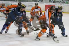 DEL - Eishockey - ERC Ingolstadt - Grizzlys Wolfsburg - Saison 2015/2016 - Jared Ross (#42 ERC Ingolstadt) - Brian Lebler (#7 ERC Ingolstadt) - Mulock Tyson (#26 Wolfsburg) - Foto: Meyer Jürgen