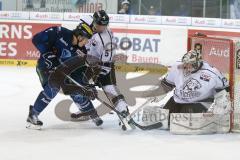 DEL - Eishockey - ERC Ingolstadt - Thomas Sabo Ice Tigers - Saison 2015/2016 - Andreas Jenike Torwart (29 Ice Tigers) - Brian Lebler (#7 ERC Ingolstadt) - Casey Borer (#5 Ice Tigers) - Foto: Meyer Jürgen