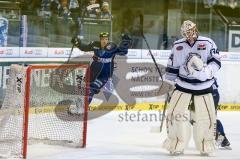 DEL - Eishockey - ERC Ingolstadt - Thomas Sabo Ice Tigers - Saison 2015/2016 - Tomas Kubalik (#81 ERC Ingolstadt) mit dem 1:0 Führungstreffer - Alexander Barta (#92 ERC Ingolstadt) - Jubel - Tyler Beskorowany Torwart (#34 Ice Tigers) - Foto: Meyer Jürgen