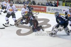 DEL - Eishockey - ERC Ingolstadt - EHC Red Bull München - Fabio Wagner (#5 ERC Ingolstadt) - Timo Pielmeier Torwart (#51 ERC Ingolstadt) - Saison 2015/2016 - Foto: Meyer Jürgen