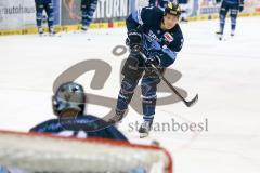 DEL - Eishockey - ERC Ingolstadt - EHC Red Bull München - Brian Lebler (#7 ERC Ingolstadt) beim warm machen - Saison 2015/2016 - Foto: Jürgen Meyer