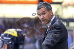 DEL - Eishockey - ERC Ingolstadt - Straubing Tigers - Cheftrainer Emanuel Viveiros (ERC) ermahnt seine Spieler