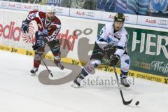 DEL - Eishockey - ERC Ingolstadt -Hamburg Freezers - Saison 2015/2016 - Brandon Buck (#9 ERC Ingolstadt) - Sean Sullivan (#37 Hamburg) - Foto: Meyer Jürgen