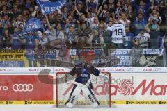 DEL - Eishockey - ERC Ingolstadt - Düsseldorfer EG - Saison 2015/2016 - Timo Pielmeier (#51 ERC Ingolstadt) - Fankurve - Foto: Jürgen Meyer